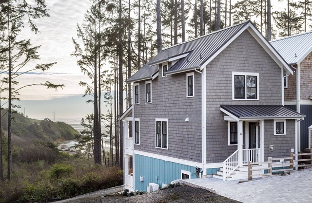 Seabrook's A Wave From It All, an oceanfront home with a hot tub!