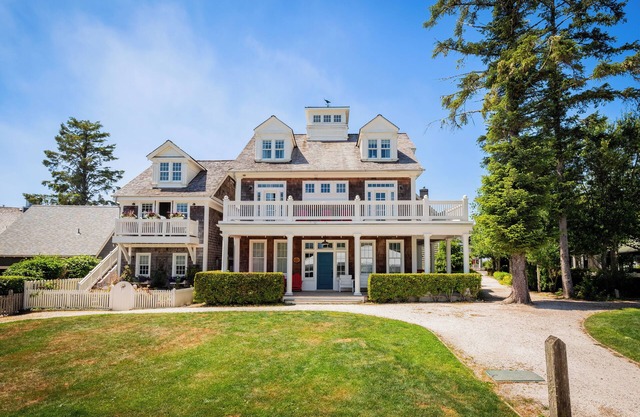 Seabrook's The Washington House: Dog Friendly!