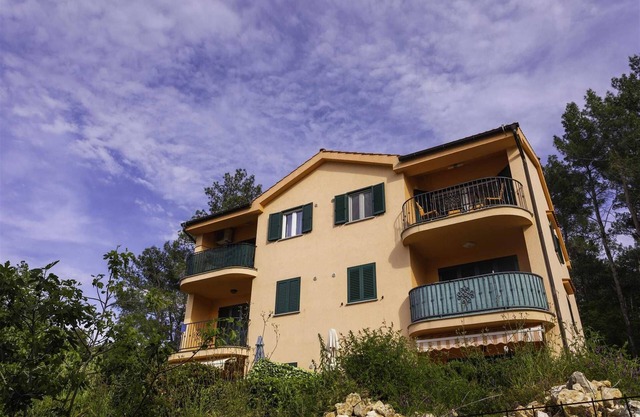 Seafront apartment Soline with Seaview
