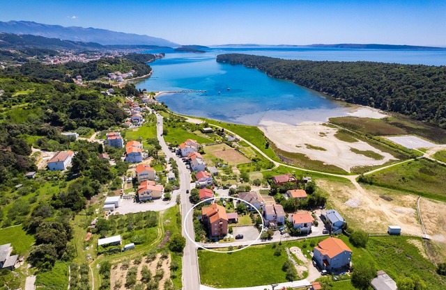 Seafront Apt for Family Vacation - Neda Ruzmarin