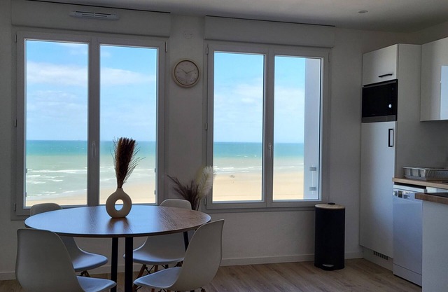 Seafront Cozy 1BR Sunset View