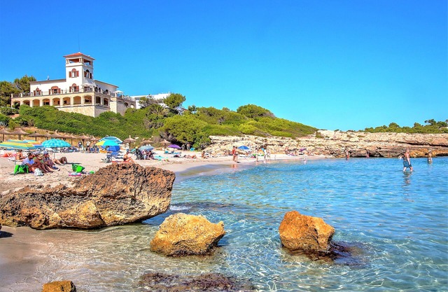 Seafront villa with stunning views and direct access to the beach