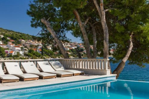 Seafront Villa - with heated swimming pool