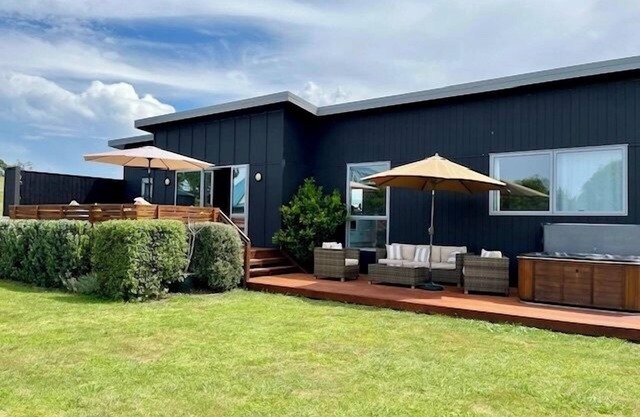 SeaRenity - Waimarama Holiday Home