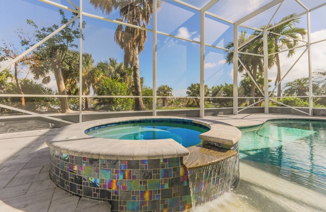 SeaRose- Gorgeous Sanibel Estate now with dining credit!