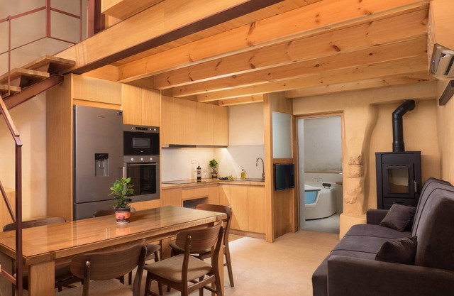 Seaside 2 floor Maisonette with Jacuzzi