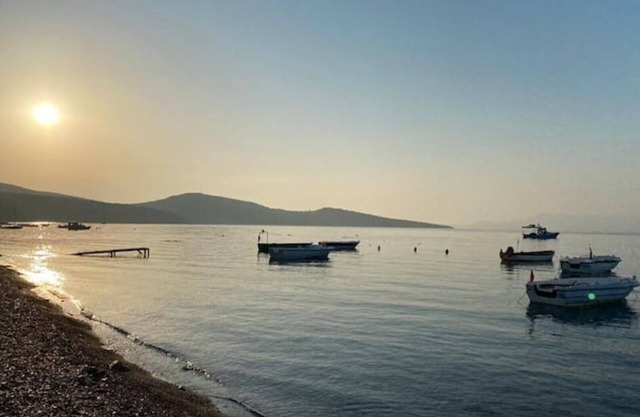 Seaside 3 bedroom villa with pool