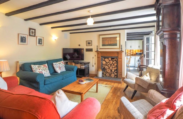 Seaside Bliss in Llangrannog: Charming Cottage, 10 Mins from Beach, Sleeps 8, Dog-Friendly