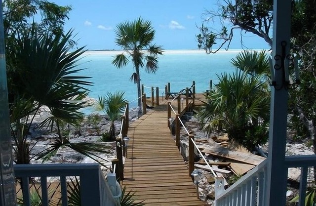 Seaside Cottage Seabiscuit – Bonefish Flats w/Ocean Views, Family-Friendly!