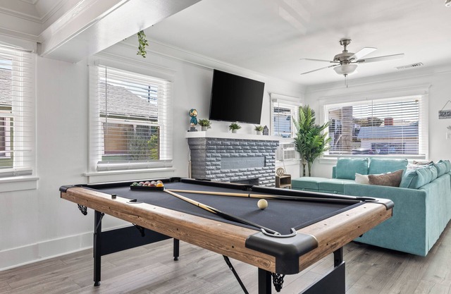 SeaSide Escape, Dedicated Parking, PacMan & Pool Table