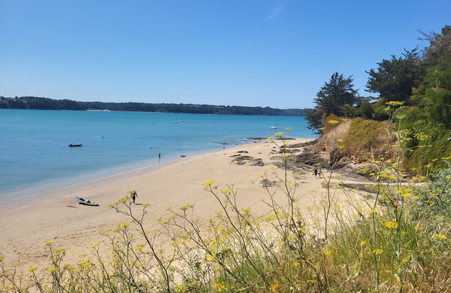 Seaside fishing house, 70 m from the beach - sleeps 10 - Brittany