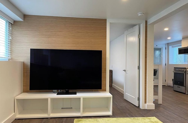 Seaside Haven: Your Serene 1BR Retreat by the Coast