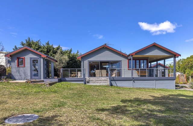 Seaside House - On Waubs Bay!