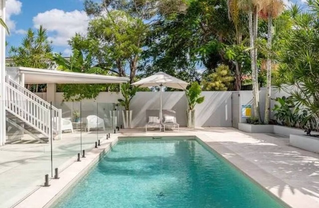 Seaside Luxury in ‘The Pocket’ 750m to Nobby Beach.