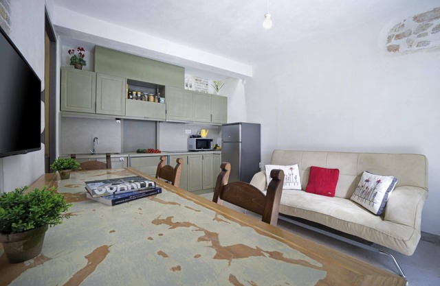 Seaside Luxury One Bedroom Athinon Apartment