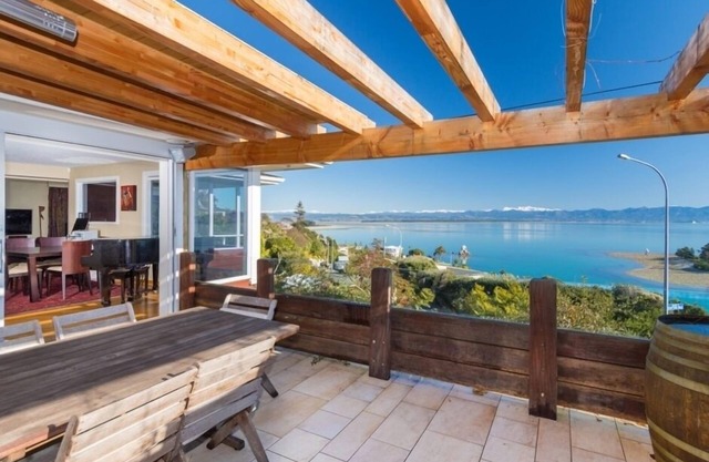 Seaside Manor - Harbour Views, Nelson Waterfront!