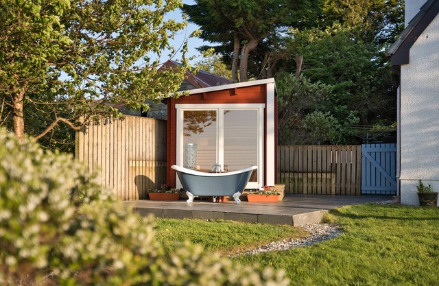 Seaside Sauna Escape at Ptarmigan Cottage