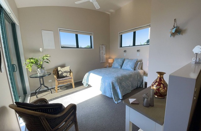 Seaside Studio Apartment with sea view deck