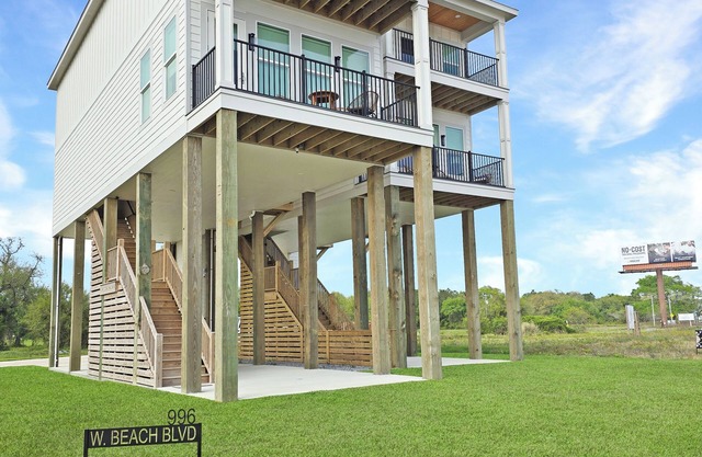 Seaside Villa - Gulf Breeze with an Ocean View!