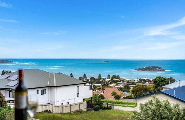 Seaview at the Bay - Wi-Fi and Linen Included