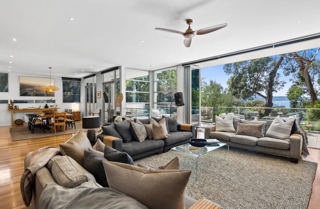 Seaview House - Location, space and class