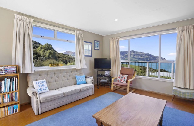 Seaview House - Wainui Holiday Home
