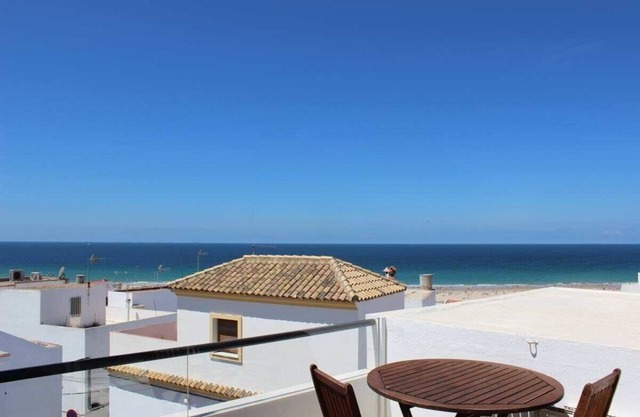 Seaviews and private Terrace near to the beach - townhouse Sarina with aircondition and garage parking, with wifi internet
