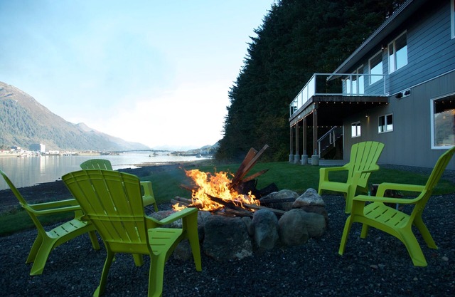 Secluded Beach Condo - Upper Level - Modern Design w/180° View of Mountain & Sea