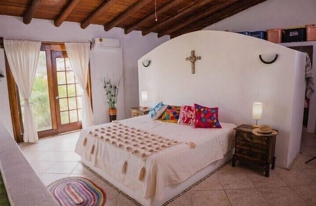 Secluded beachfront villa w/pool near Troncones and 30 min from Lazaro Cardenas