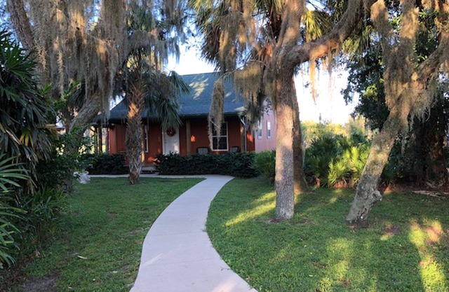Secluded Cottage Golf Course Community - Indoor Heated Pool & Fitness Center
