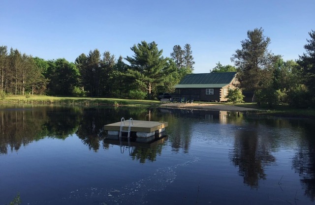 Secluded family-friendly log cabin with swimming pond. Charm, comfort.