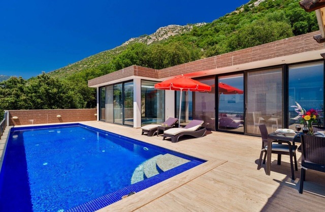 Secluded Honeymoon Villa with Heated Indoor Pool and Panoramic View