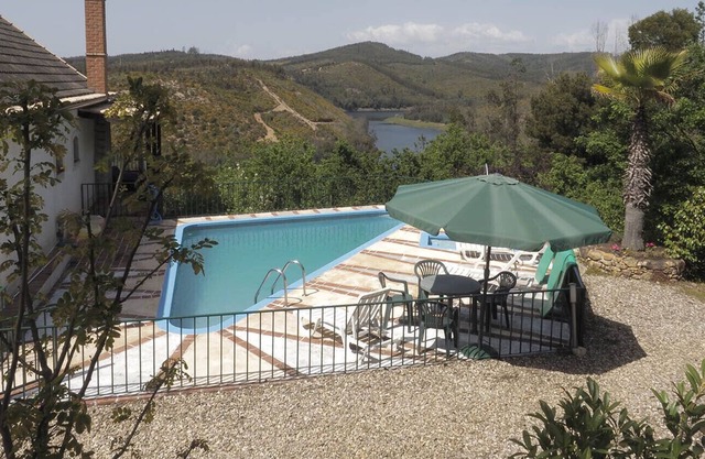 Secluded lakeside property with spectacular mountain views