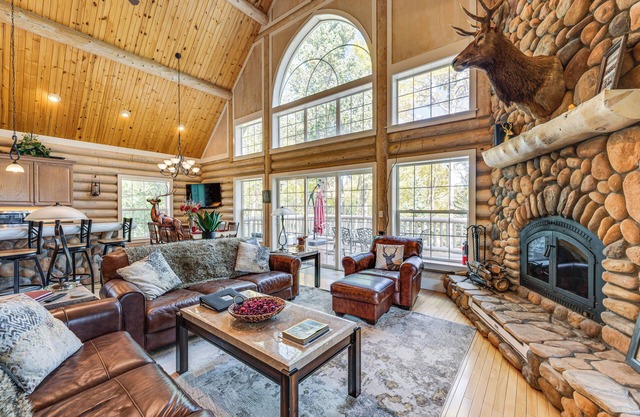 Secluded Log Cabin w/Game Room & Forest Views