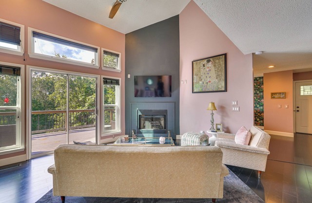 Secluded Missionary Ridge Mtn-View Home with Deck