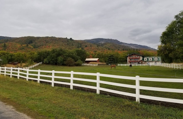 Secluded Mountain Retreat 2.7 Acres - Powder Mountain, Snowbasin, Nordic Valley