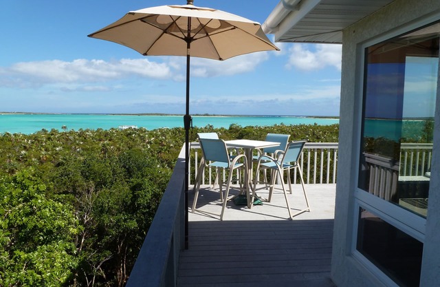 Secluded & Quiet Beachfront Home w/Beautiful View on Lochabar Bay. Family fun!