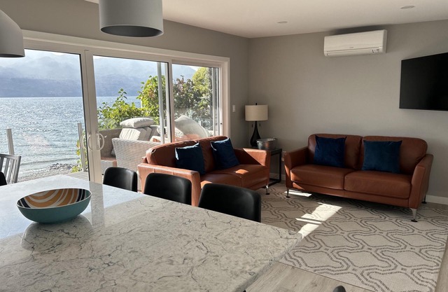 Seclusion Bay, Luxury Lakeside Cabin 9. Stunning beachfront on Okanagan Lake.