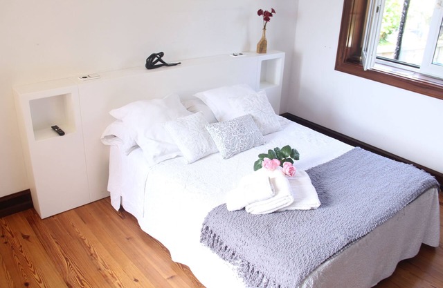 Second floor of house with enclosed property in Baiona.