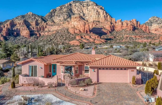 Sedona Bliss - Spacious West Sedona home with STUNNING Red Rock views.