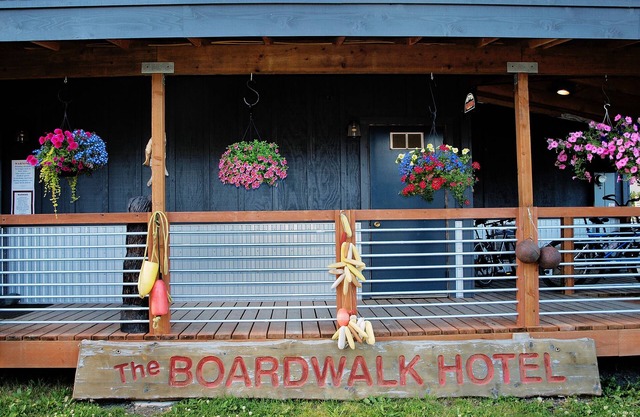Seldovia Boardwalk Hotel - Waterfront Rooms Available