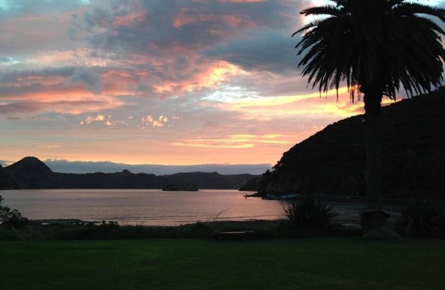 Self-contained cottage in tranquil bay - wharf & mooring - ideal for boaties