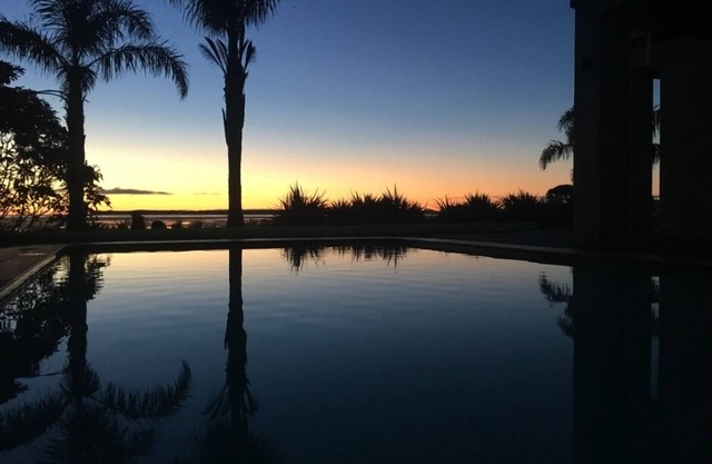 Self contained cottage next to swimming pool. Private outdoor spa pool.