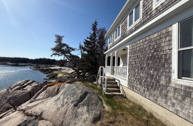 Sellers Shore Cottage - Oceanfront, Cape - Private