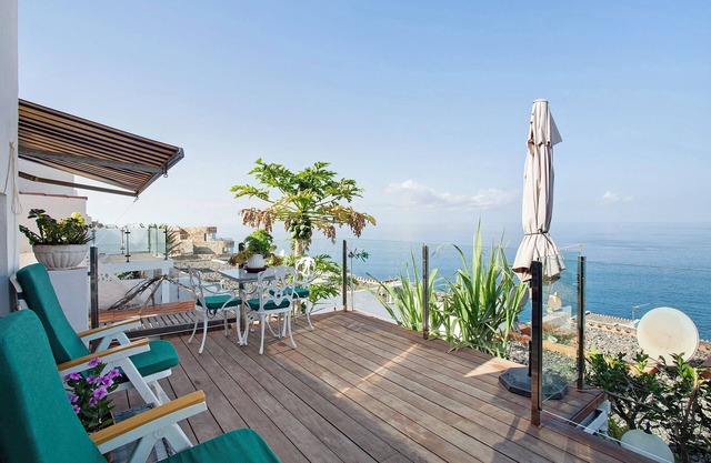 Semi-Detached Bungalow 'La Casa De Ramón' with Sea View, Wi-Fi and Air Conditioning