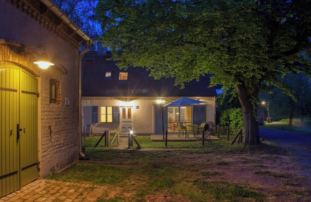 Semi-detached house on the lake with small garden surrounded by nature