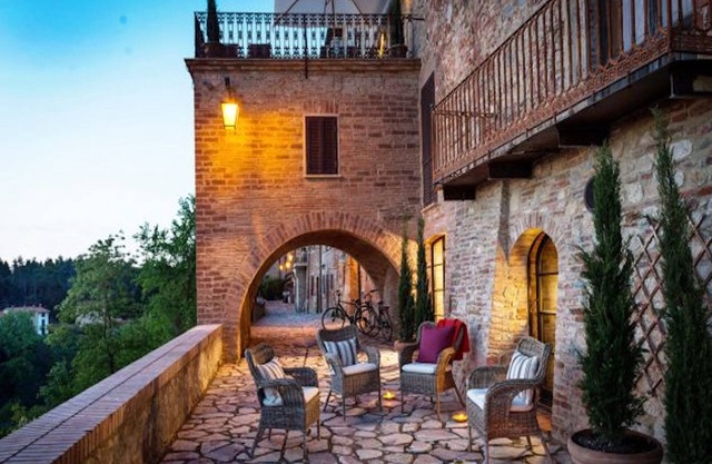 Semidetached Villa Shared Pool, Monteleone d'Orvieto, Italy