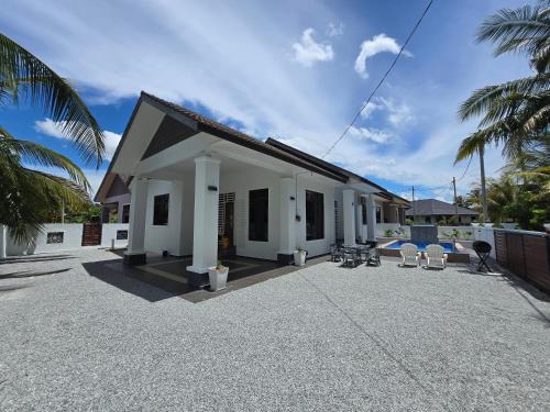 Senjaloka Homestay SWIMMING POOL