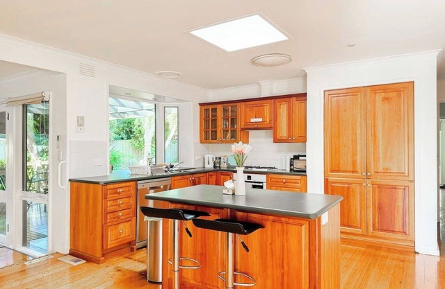 Serene 4B2B House Near Mornington w parking WIFI
