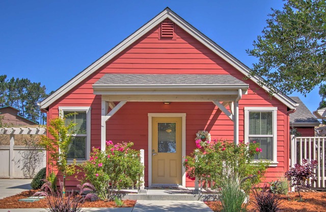 Serene Bungalow-Style Home in Point Reyes Station!
